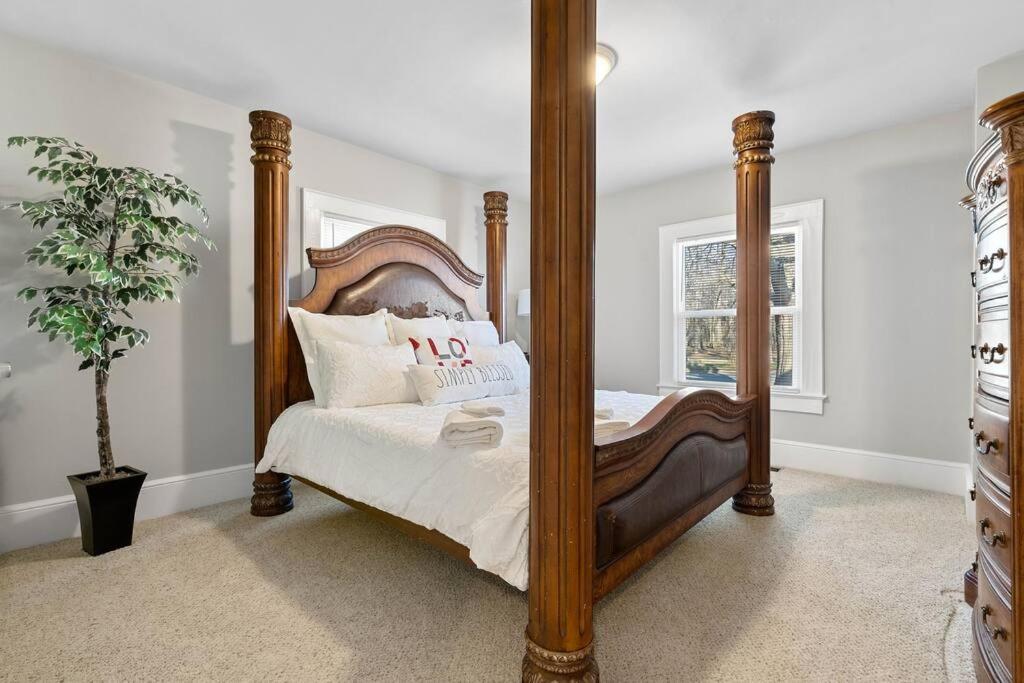 Casa de férias Cozy 4b Retreat Near Uptown King Beds Sleeps 12 Charlotte