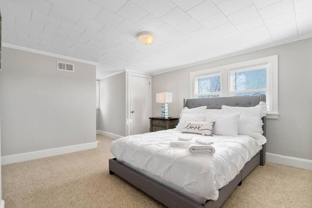 Casa de férias Cozy 4b Retreat Near Uptown King Beds Sleeps 12 *